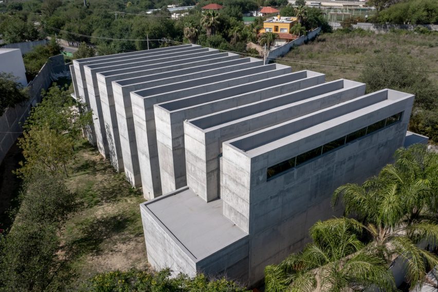 Iglesias de piedra gris en México