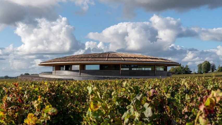 Foster + Partners establece la bodega Le Dôme en un viñedo francés