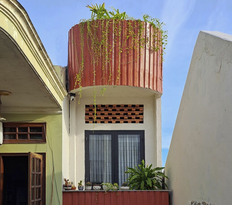 Pequena Casa Roja BY Architects CONSTRUCTORAS EN CANCUN