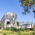 Weed House por Nilgiris / Mathew and Ghosh Architects - Fotografía exterior, Ventanas, Fachadas