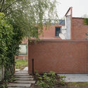 Between the Houses / Atelier Janda Vanderghote - fotografía exterior, ventanas, ladrillo